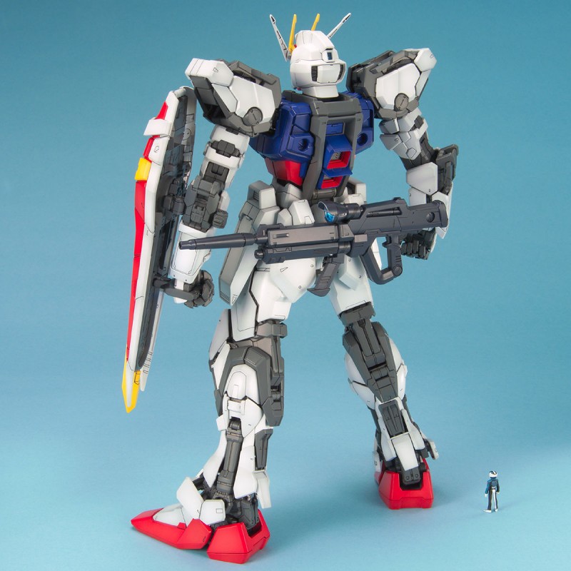 GAT X105 Strike Gundam 1/60 Scale Perfect Grade Model Bandai BUILT