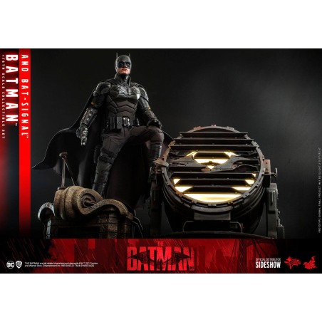 The Batman Batman with Bat-Signal Movie Masterpiece Hot Toys