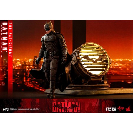 The Batman Batman with Bat-Signal Movie Masterpiece Hot Toys