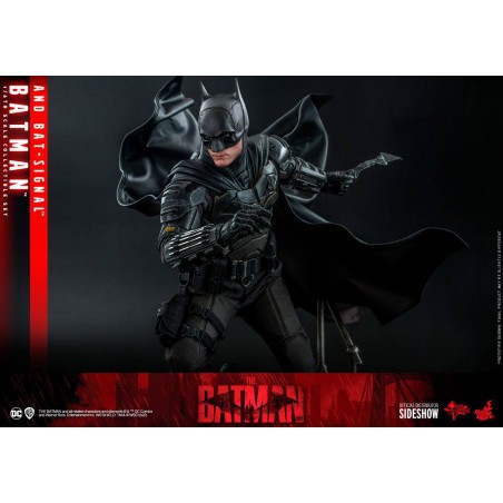 The Batman Batman with Bat-Signal Movie Masterpiece Hot Toys